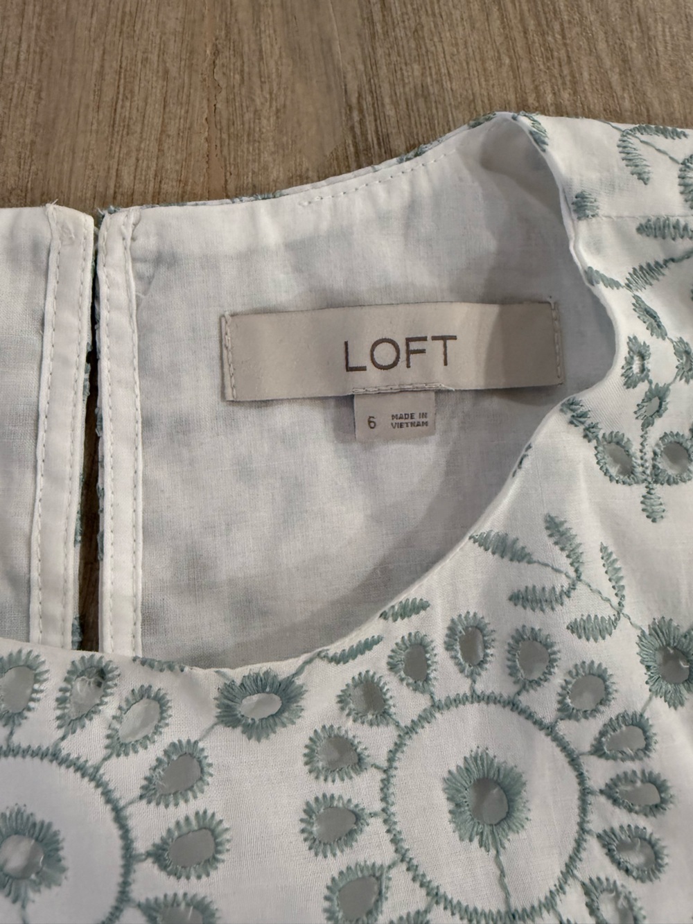 LOFT Embroidered Eyelet 2-Piece Crop Top Midi Skirt Set Sage Green White Size 6 - Picture 11 of 16